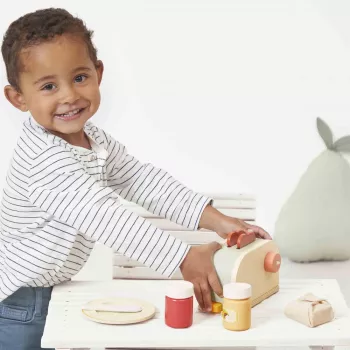 Janod set de petit-déjeuner en bois avec grille-pain et 12 accessoires Shiny Grandma 3+