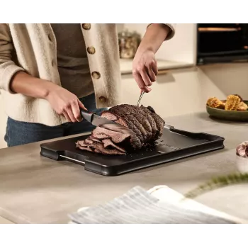 Grande planche à découper noire Joseph Joseph Cut&Carve Plus avec picots intégrés pour maintenir la viande