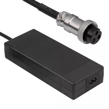Chargeur Akyga AK-EV-22 pour vélo électrique, batteries Li-ion 60 V (16S), 67,2 V, 2 A, 135 W, GX16 12 mm femelle, 1,2 m