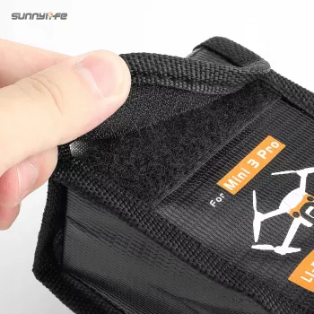 Étui de transport pour batteries SUNNYLIFE pour DJI Mini 3 Pro / Mini 4 Pro - pour 3 batteries Li-Po (noir)