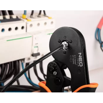 Pince à sertir à cliquet automatique pour embouts de câble 0,25-16 mm² (AWG 23-5), sertissage carré, 210 mm, poignée ergonomique bi-matière, noir/orange