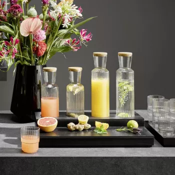Carafe en verre APS LINES 1,0 litre transparente avec couvercle en liège, structure nervurée 10726